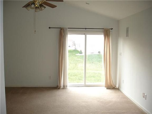 3rd image of 427 Vernon Pl