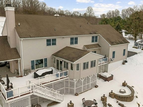 4th image of 14 Kelsey Farm Rd