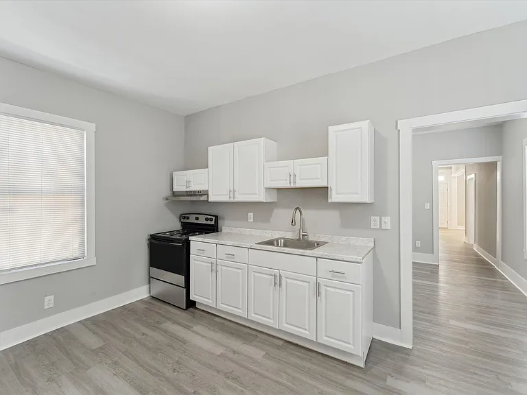 1020 W 37th St — Photo 12
