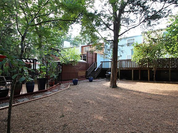 3rd image of 2844 Lake Forest Dr