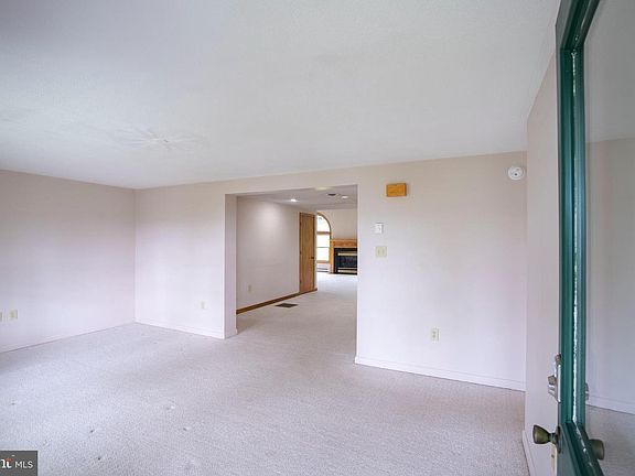 3rd image of 2191 Valley View Rd