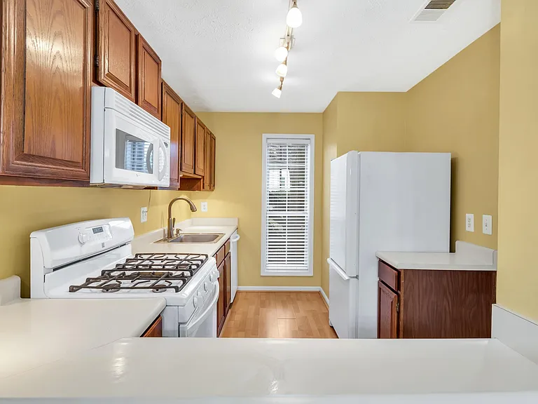 10140 Oakton Terrace Rd — Photo 19