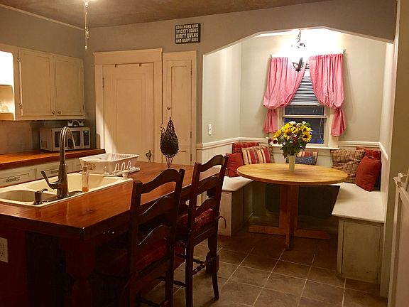 Breakfast nook in kitchen