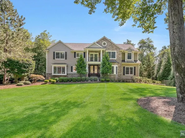 26 Heather Ln, Mahwah, NJ 07430