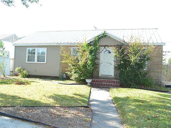 3rd image of 14 Gibbs Dr