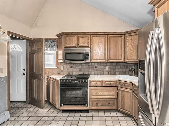 4th image of 2082 Central Drive N