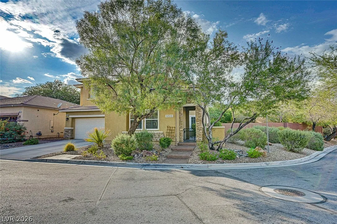 5 bed, 5.0 bath, 2428 sqft, $3,450 — Photo 2
