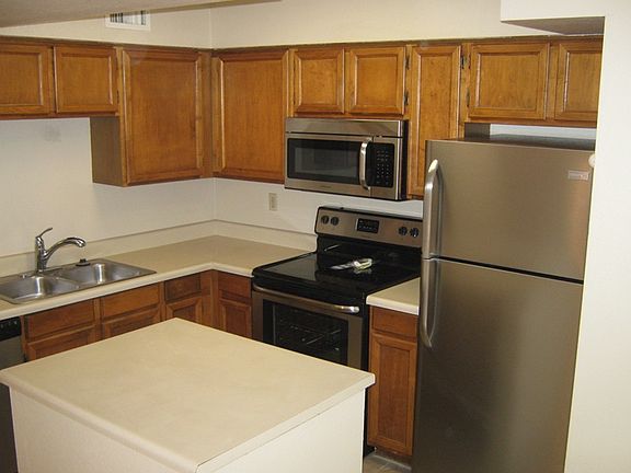 4th image of 602 N May St Unit 24