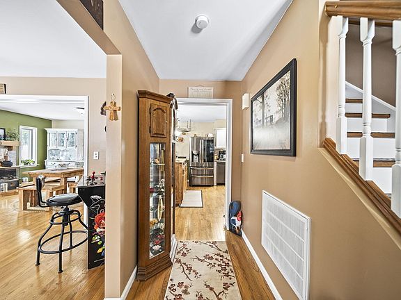 5th image of 2946 Martel Rd