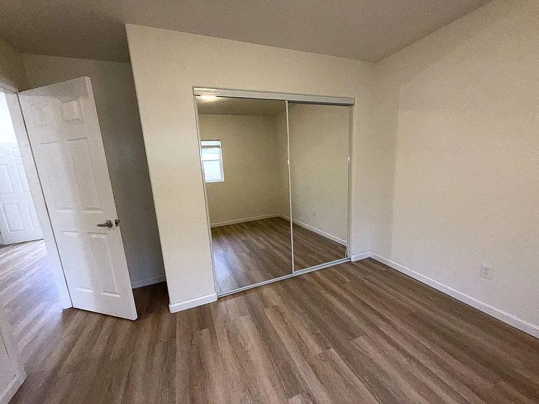 2 Bed / 1 Bath Apartment in Town Fully Remodeled — Photo 12