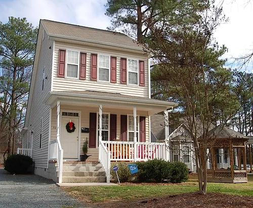 704 Davie Rd Photo 1