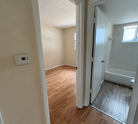 5th image of 835 Parkcrest Dr #A