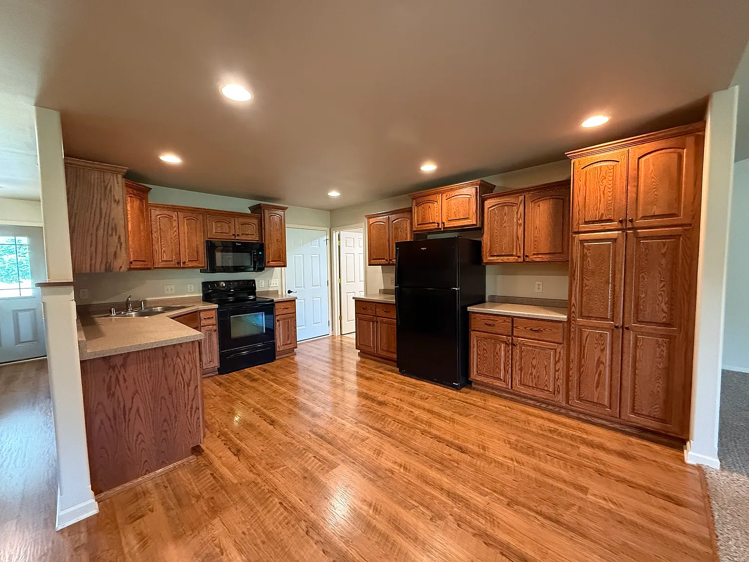 3 bed, 2.5 bath, 1350 sqft, $1,495 — Photo 2