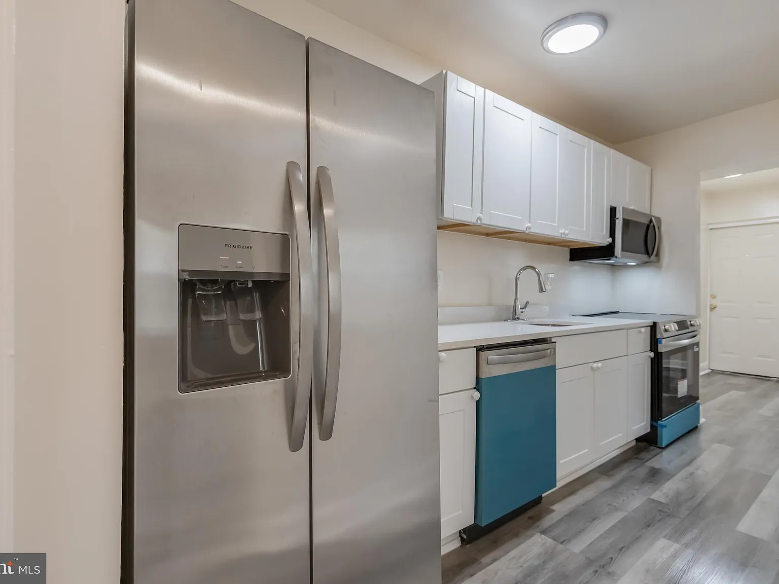 3 bed, 928 sqft, $2,500 — Photo 4