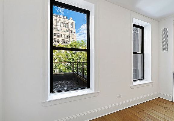 3rd image of 141 W 69th St #6