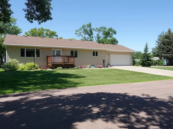 761 N 5th Ave, Canistota, SD 57012