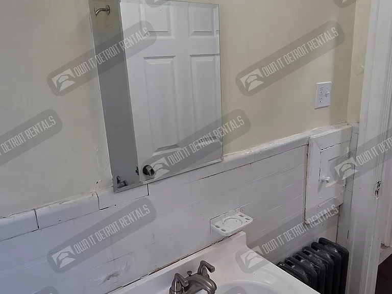 13918 Roselawn St — Photo 20