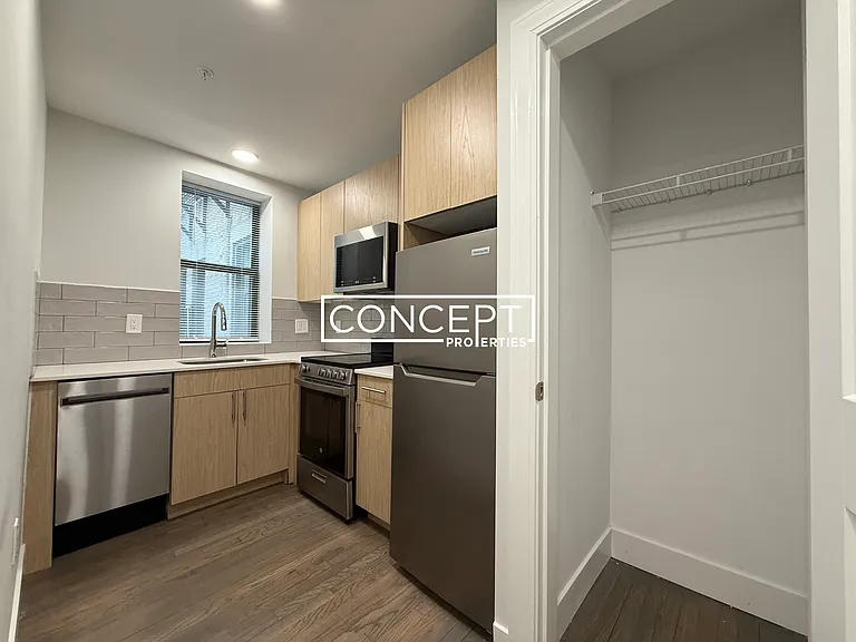 11 Peterborough St #8CP — Photo 6