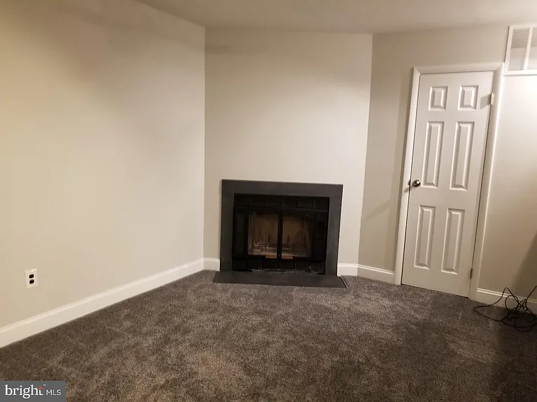 120 Devonshire Ct — Photo 4