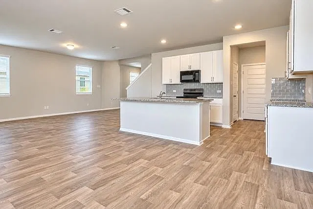 3 bed, 2.5 bath, 1997 sqft, $2,150 — Photo 4