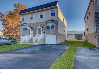 811 School Ln, Folcroft, PA 19032