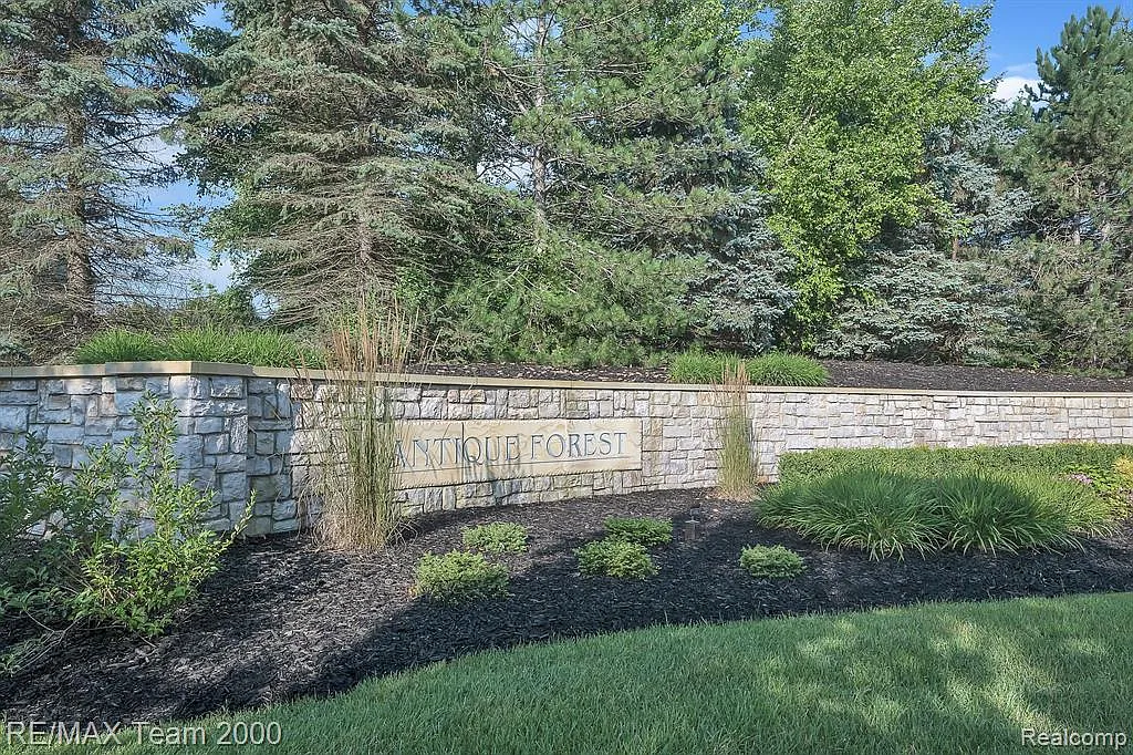 4 bed, 2.5 bath, 3411 sqft, $4,400 — Photo 4
