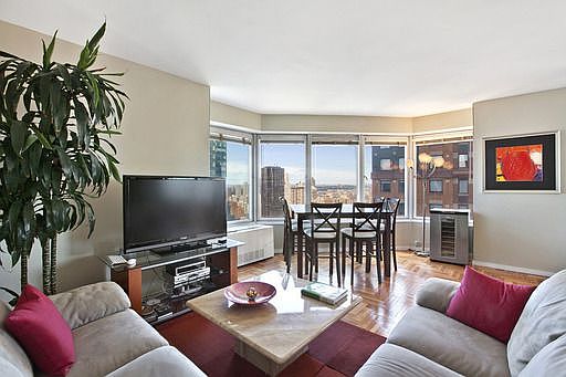 1st image of 150-156 W 56th St APT 3807