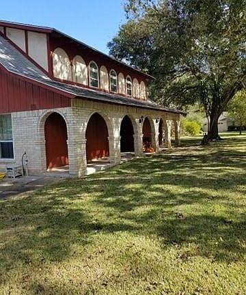 3rd image of 320 Live Oak Ln