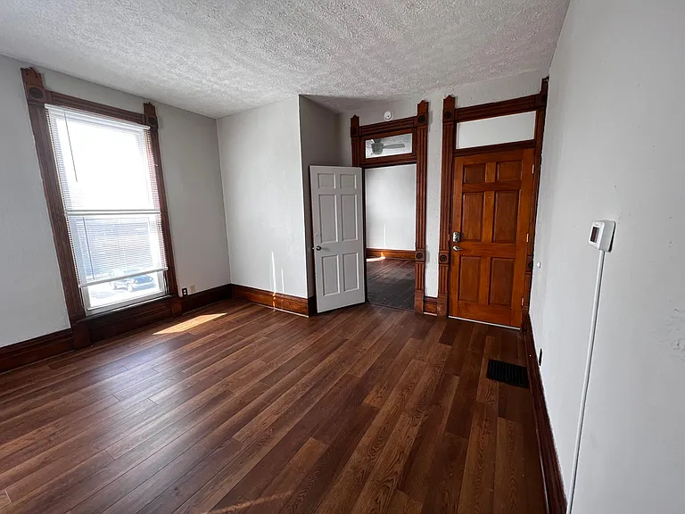 107 S College Ave #4 — Photo 3