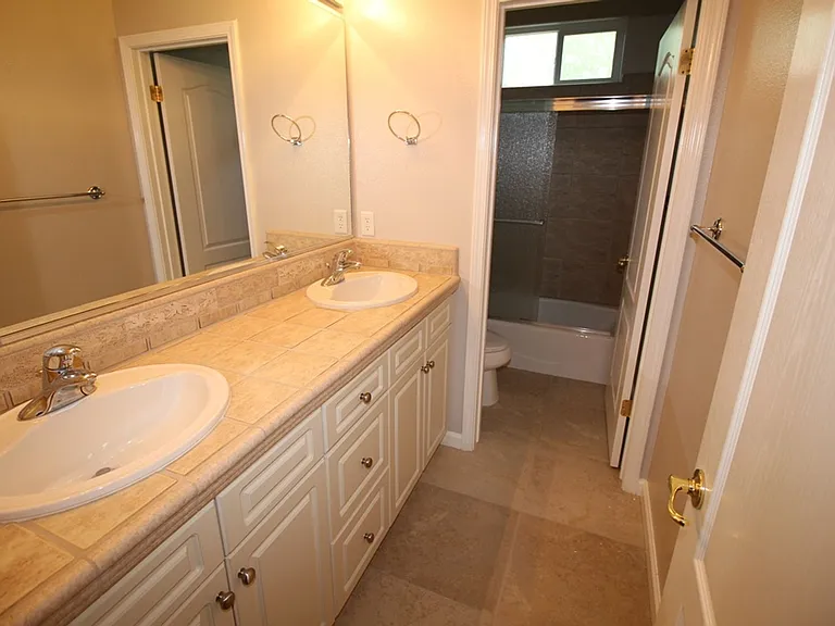 795 Heritage Ave — Photo 13