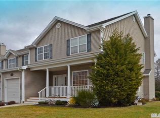190 Rivendell Ct, Melville, NY 11747