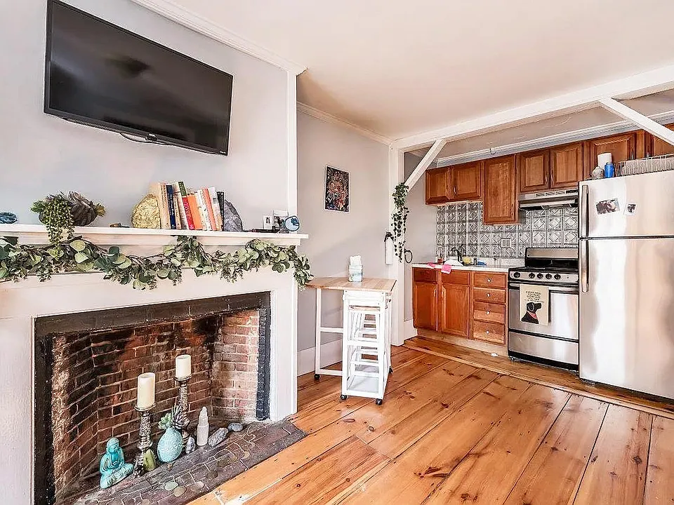 33 Kingston Rd #3
