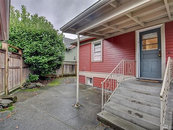 3rd image of 1812 Capitol Way S