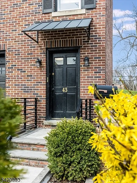 2 bed, 1.0 bath, $2,900 — Photo 3