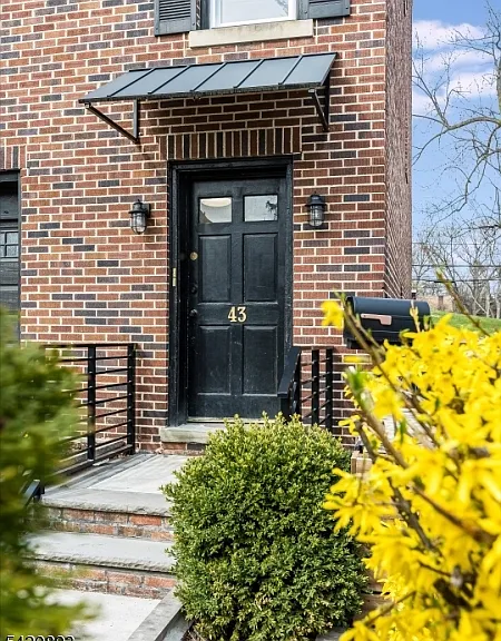 43 Pleasant Ave #2 — Photo 3