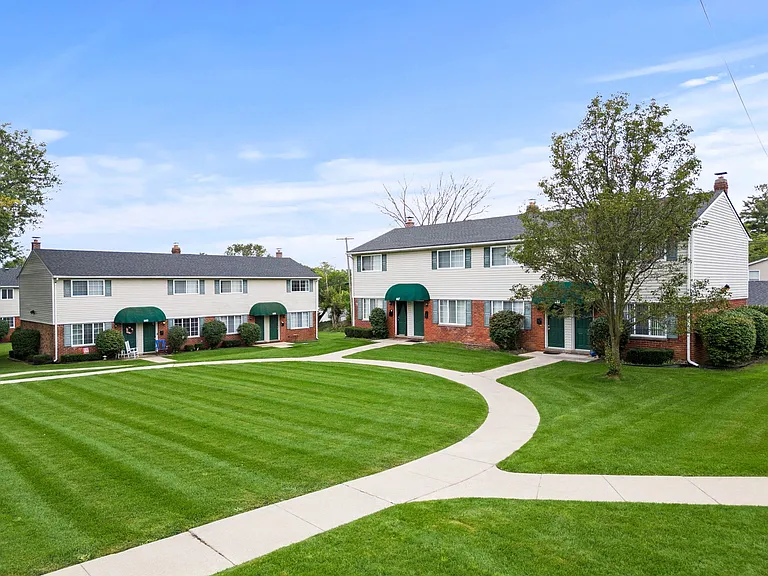 Donovan Townhomes — Photo 11