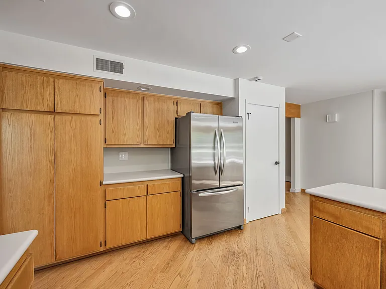 439 Summit St — Photo 11