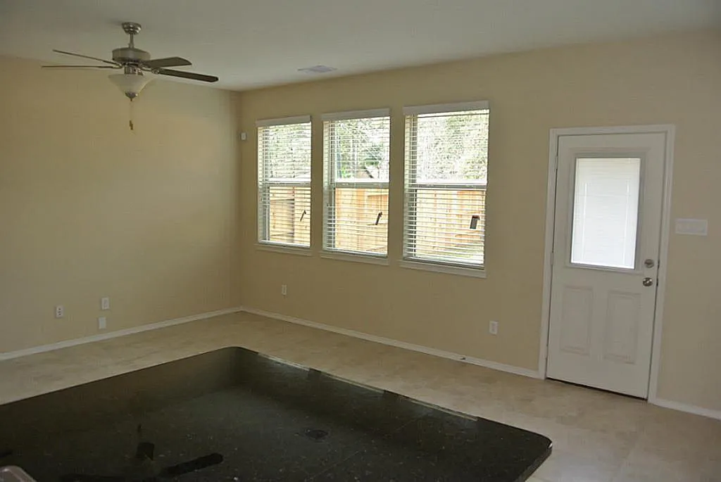 3 bed, 2.5 bath, 1559 sqft, $1,825 — Photo 4