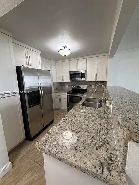 3 bed, 1205 sqft, $2,900 — Photo 4