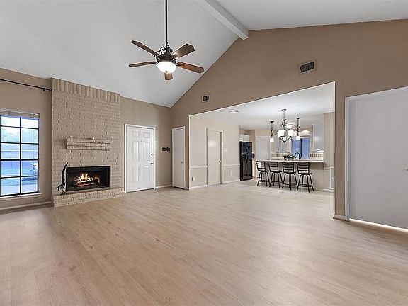 3rd image of 2722 Sherwood Hollow Ln