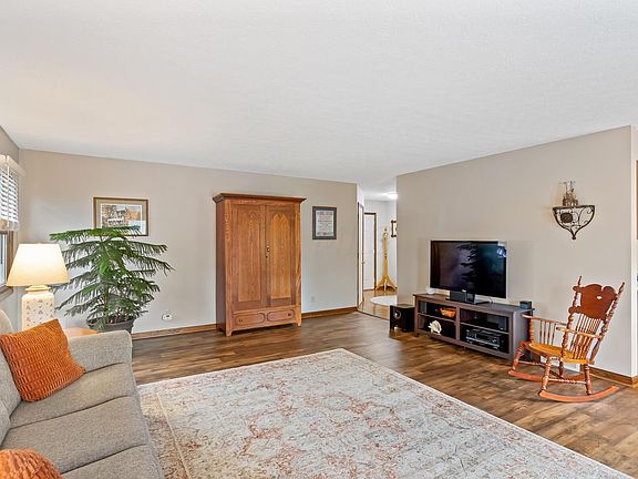 4th image of 301 Hearthstone Dr