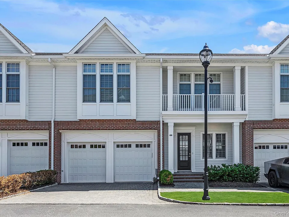 402 Grist Mill Cir