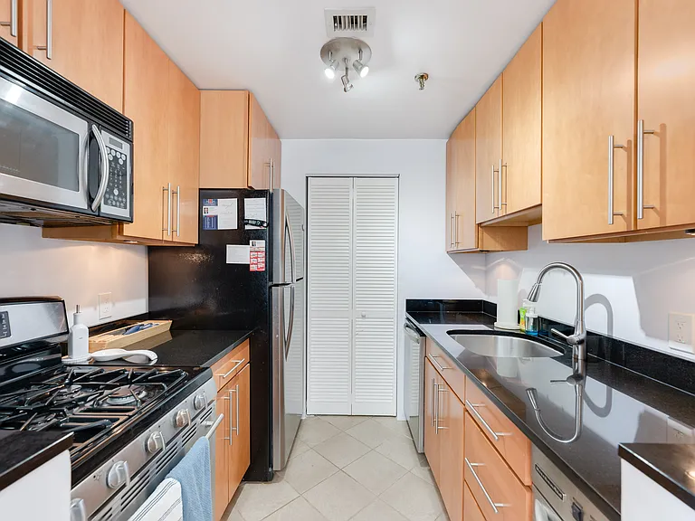 128 Tudor St #D — Photo 8