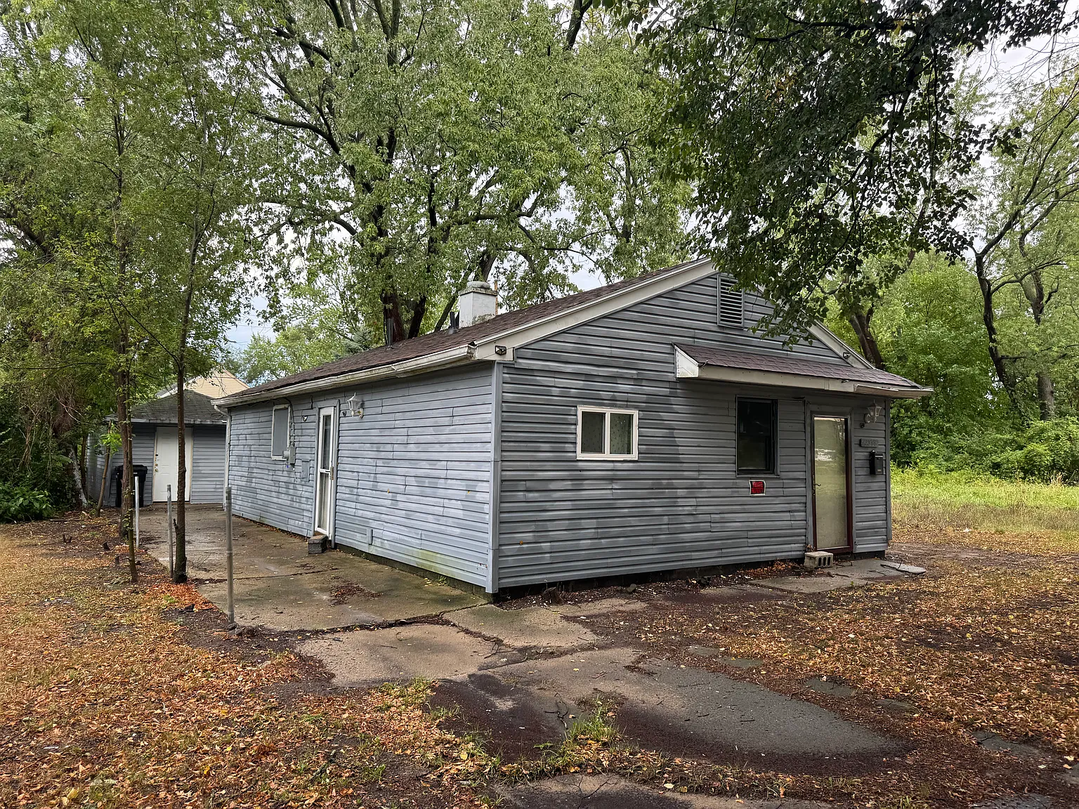 3 bed, 884 sqft, $1,200 — Photo 1