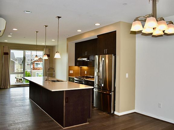 4th image of 6545C 34th Ave NE