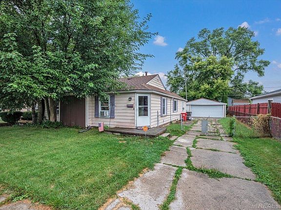 2nd image of 20833 Woodward St