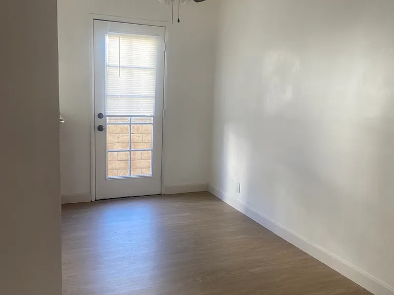 322 E Cedar Ave #A — Photo 6