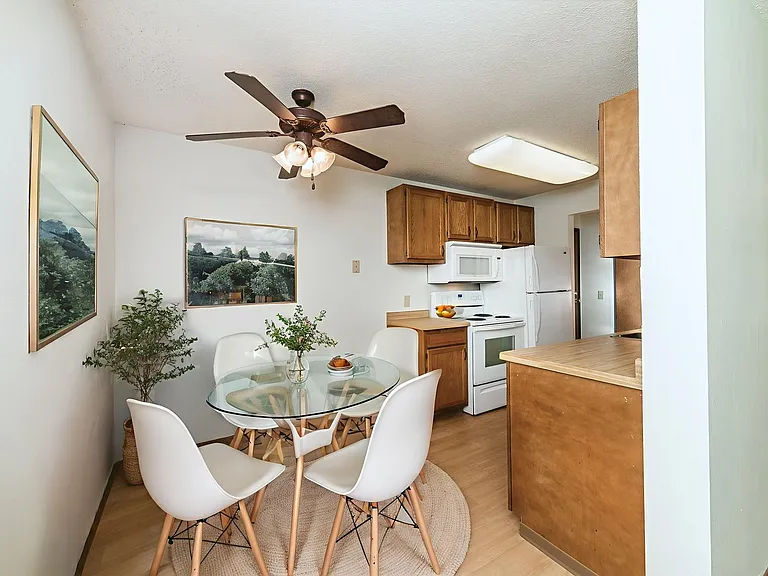 **Limited Time Special! Up to 3 Months Free Rent — Photo 10