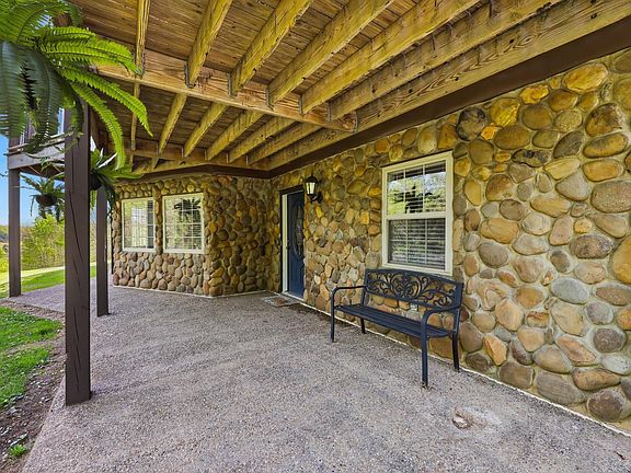 2nd image of 60 Crooked Hill Rd