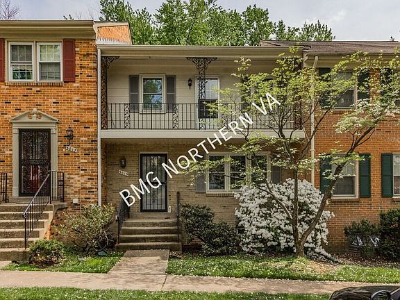 2nd image of 3019 Seven Oaks Pl